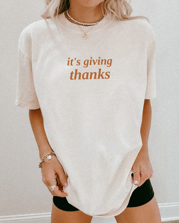 It's Giving Thanks Tee